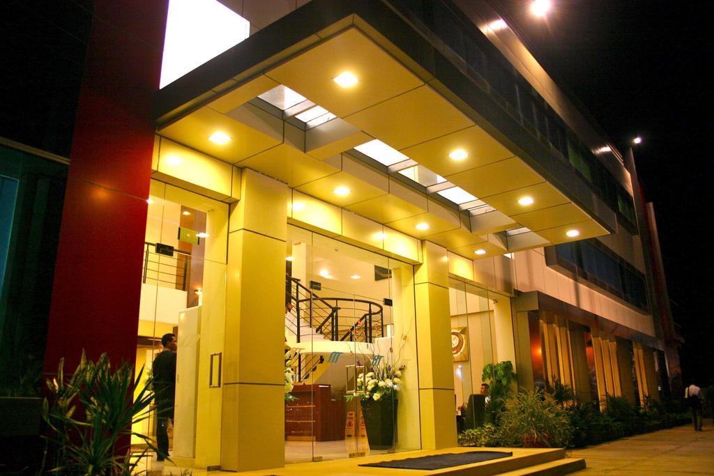 โรงแรม รอยัล มัมเบราโม โซรง ภายนอก รูปภาพ