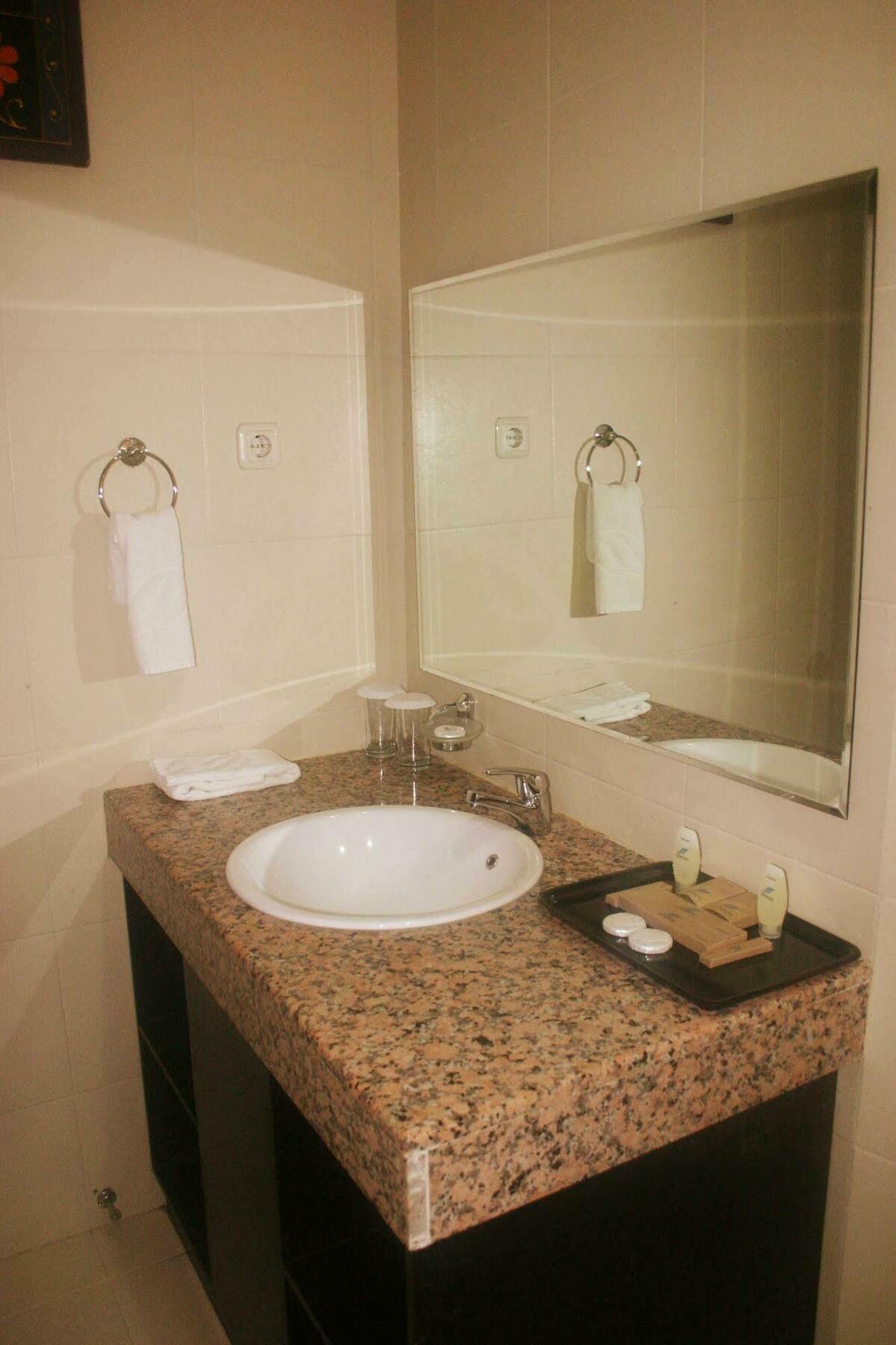 โรงแรม รอยัล มัมเบราโม โซรง ภายนอก รูปภาพ