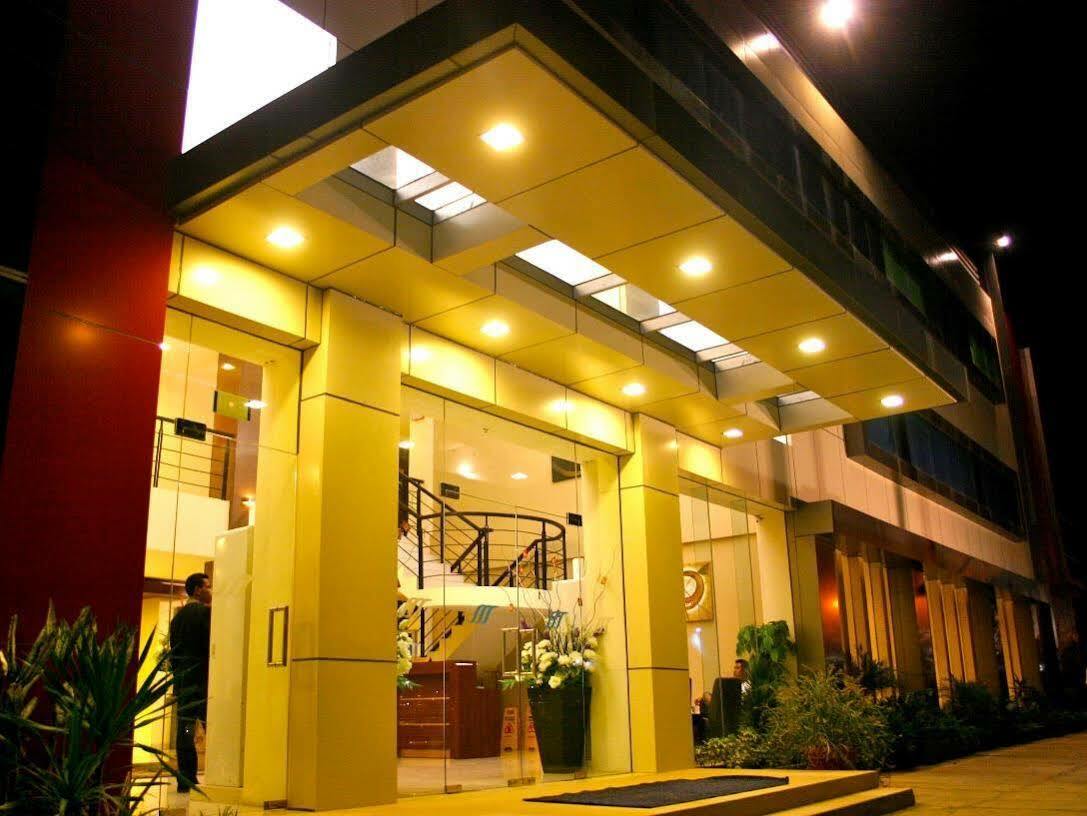 โรงแรม รอยัล มัมเบราโม โซรง ภายนอก รูปภาพ